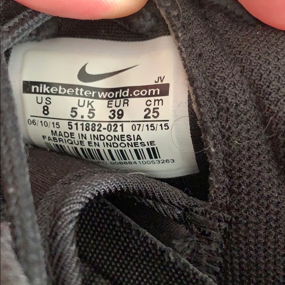 Nike Roshes black and white size 8 - Picture 4 of 5